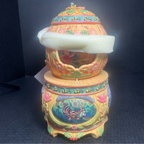 RARE Winnie-the-Pooh’s Thoughtful Spot Disney Store Snow Globe BNIB SHIPS QWIK! - Picture 6 of 15